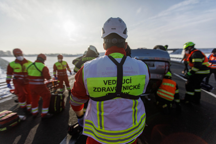 Cvičení IZS na uzavřené dálnice D11