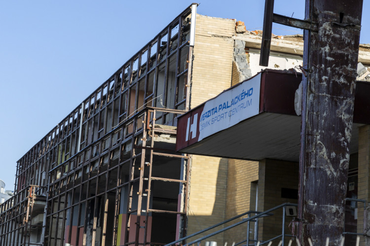 Demolice budovy bývalé diskotéky u Envelopy v Olomouci