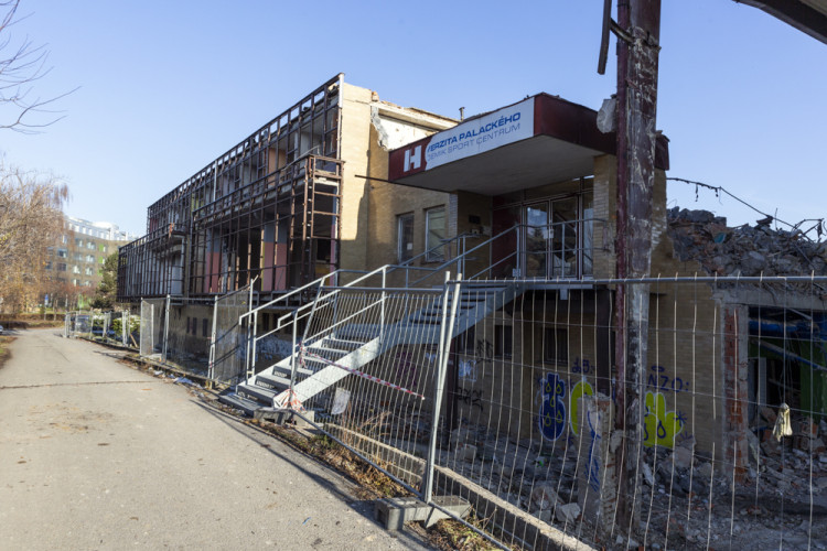 Demolice budovy bývalé diskotéky u Envelopy v Olomouci