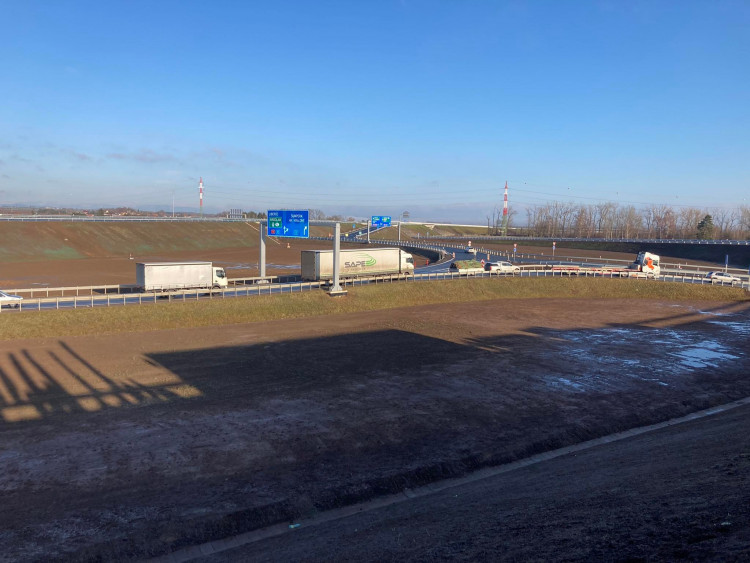 Nová část dálnice D11 z Hradce Králové do Jaroměře