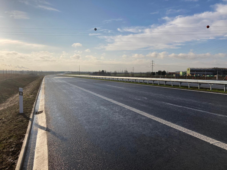 Nová část dálnice D11 z Hradce Králové do Jaroměře
