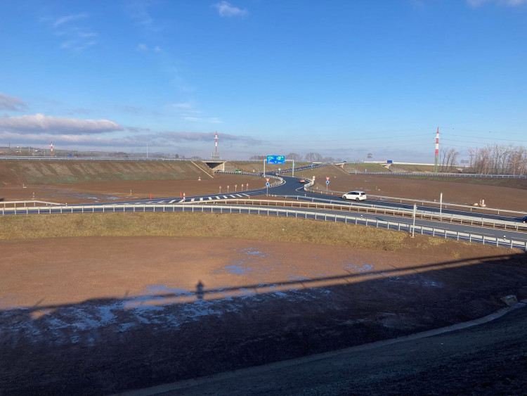 Nová část dálnice D11 z Hradce Králové do Jaroměře