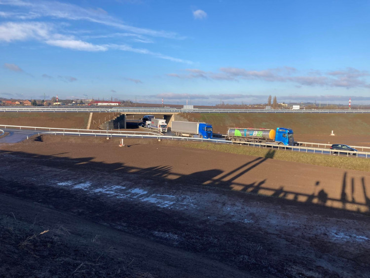 Nová část dálnice D11 z Hradce Králové do Jaroměře