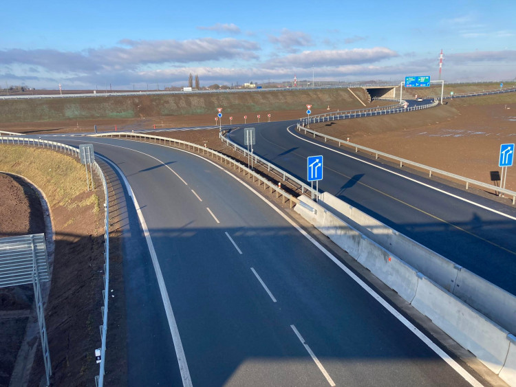 Nová část dálnice D11 z Hradce Králové do Jaroměře