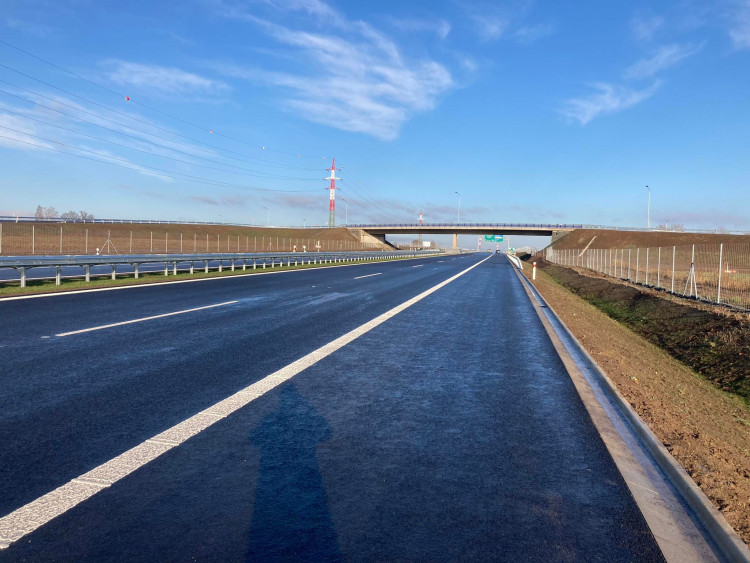 Nová část dálnice D11 z Hradce Králové do Jaroměře