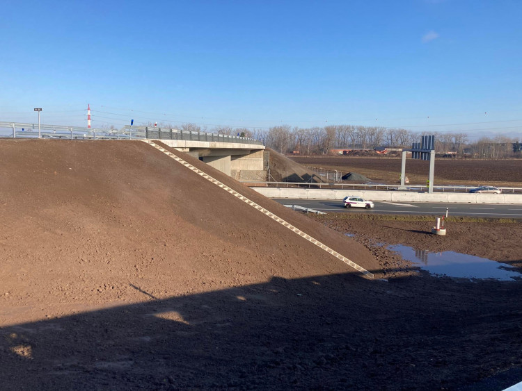 Nová část dálnice D11 z Hradce Králové do Jaroměře