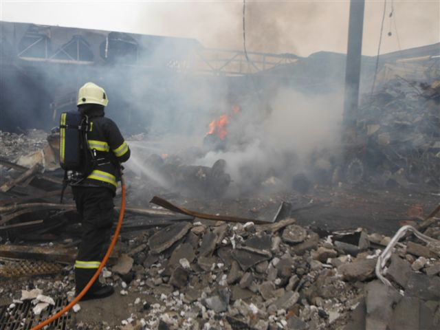 Požár výrobní haly Mileta v Hořicích v roce 2012