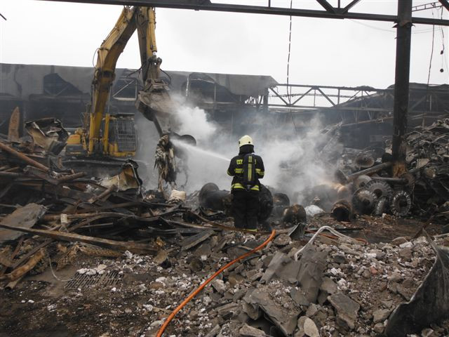 Požár výrobní haly Mileta v Hořicích v roce 2012