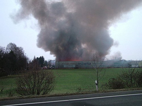 Požár výrobní haly Mileta v Hořicích v roce 2012