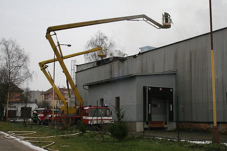 Požár výrobní haly Mileta v Hořicích v roce 2012