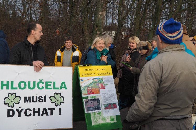 Více zeleně, méně betonu! Hloučela musí dýchat!