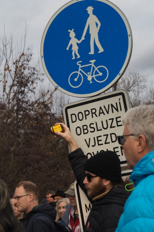 Více zeleně, méně betonu! Hloučela musí dýchat!