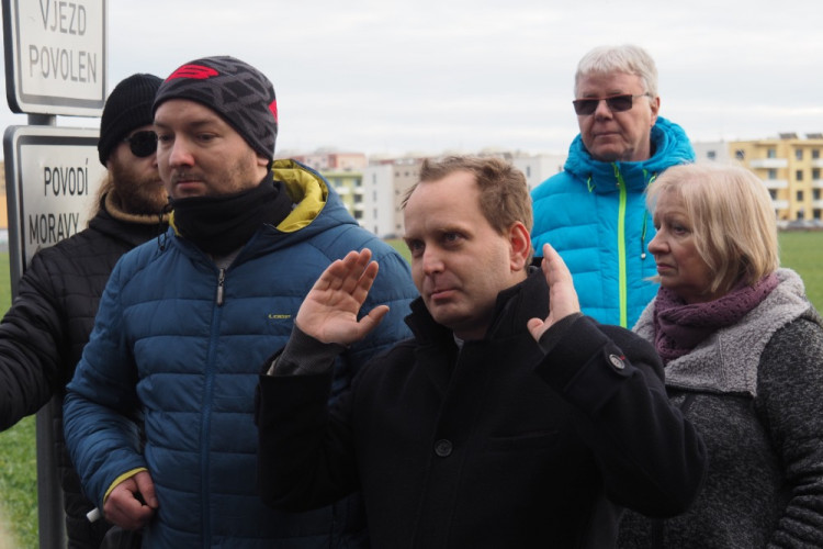 Více zeleně, méně betonu! Hloučela musí dýchat!