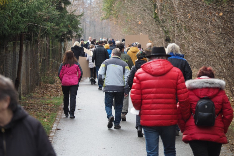 Více zeleně, méně betonu! Hloučela musí dýchat!