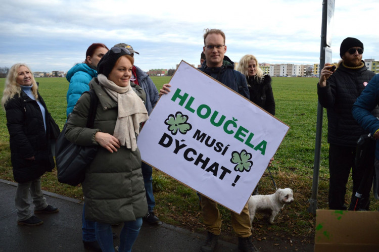 Více zeleně, méně betonu! Hloučela musí dýchat!