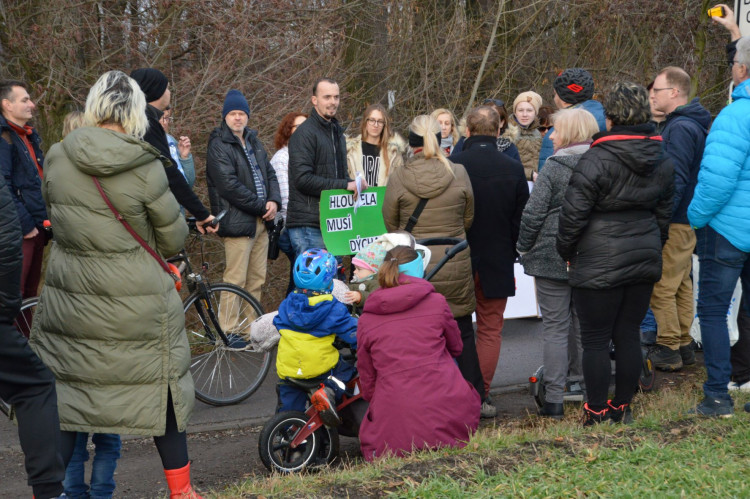 Více zeleně, méně betonu! Hloučela musí dýchat!