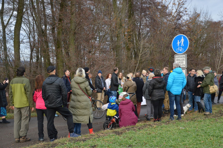 Více zeleně, méně betonu! Hloučela musí dýchat!