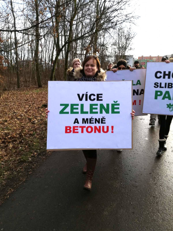 Více zeleně, méně betonu! Hloučela musí dýchat!
