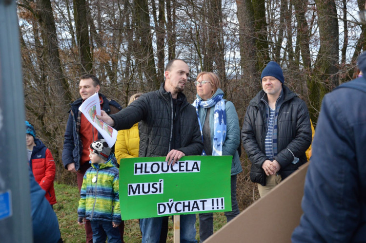 Více zeleně, méně betonu! Hloučela musí dýchat!