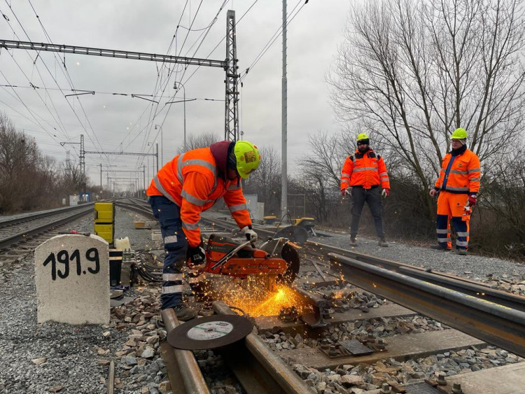 Srážka nákladních vlaků v Prosenicích a montáž nové výhybky