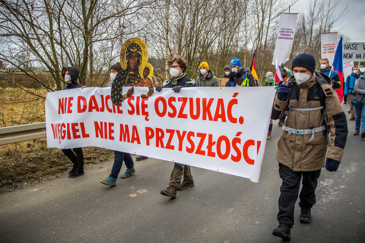 Demonstrace u polského dolu Turów