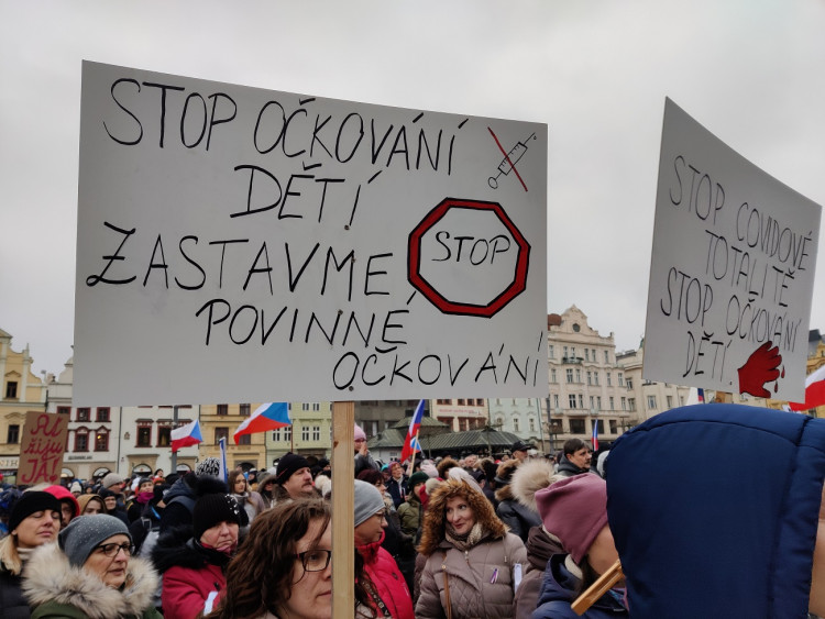 FOTOGALERIE: Demonstrace proti povinnému očkování