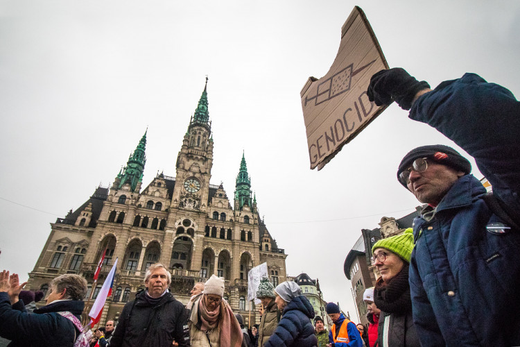 Demonstrace proti pandemickému zákonu v Liberci