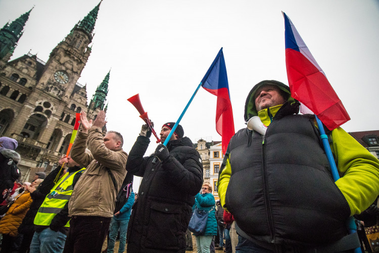 Demonstrace proti pandemickému zákonu v Liberci