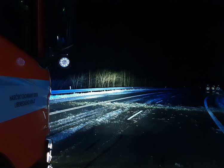 Hasiči zasahují v souvislosti se silným větrem u mnoha událostí