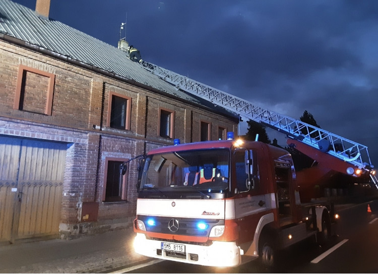 FOTOGALERIE: Silný vítr zaměstnal hasiče