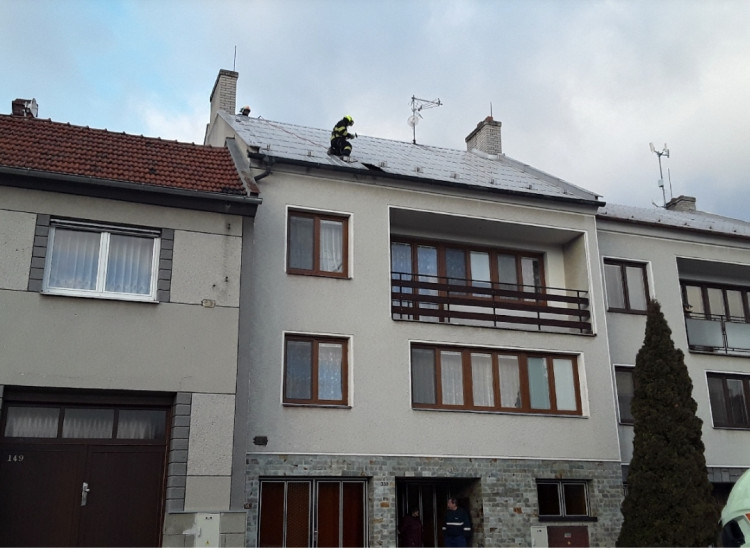 FOTOGALERIE: Silný vítr zaměstnal hasiče