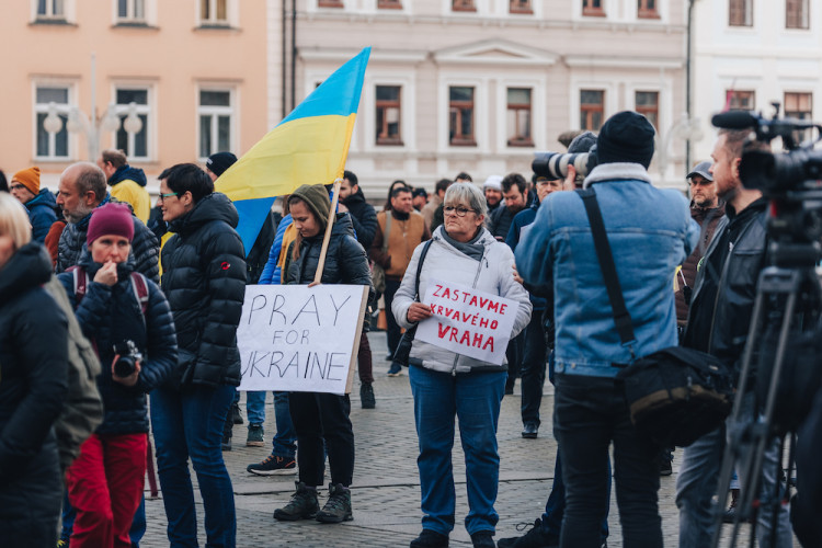 Podporu okupované Ukrajině v Českých Budějovicích vyjádřilo na 300 lidí