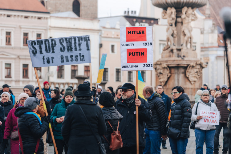Podporu okupované Ukrajině v Českých Budějovicích vyjádřilo na 300 lidí