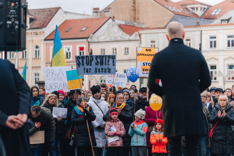 Podporu okupované Ukrajině v Českých Budějovicích vyjádřilo na 300 lidí