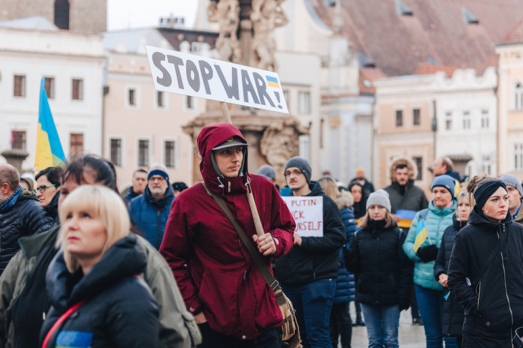 Podporu okupované Ukrajině v Českých Budějovicích vyjádřilo na 300 lidí