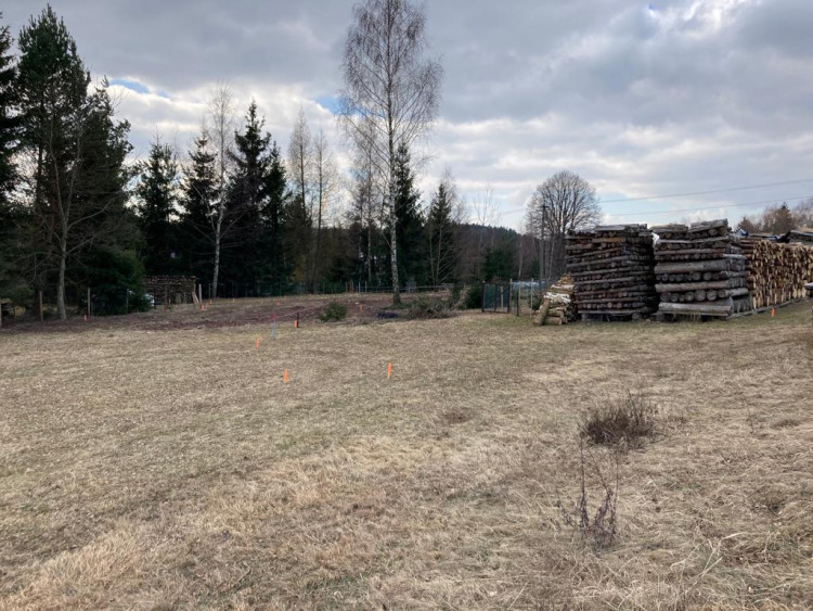 Místo budoucí trasy obchvatu v Heřmanicích. 