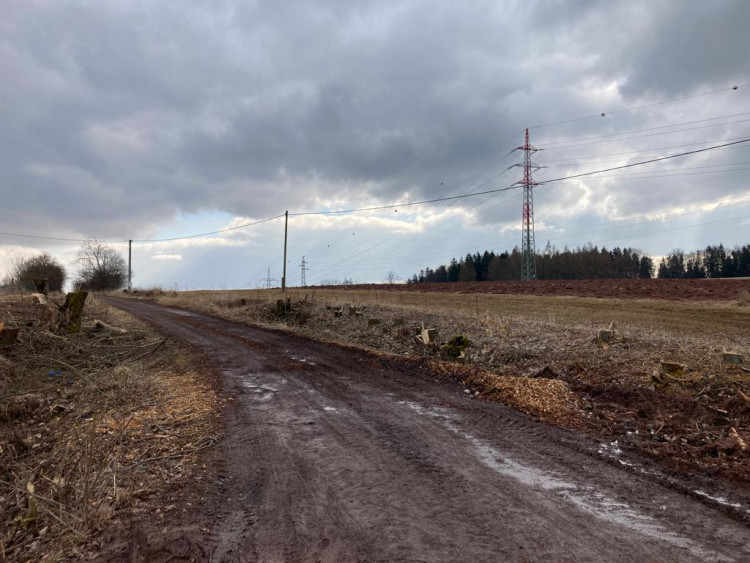 V těchto místech obchvat obkrouží obec Vrchovina. 