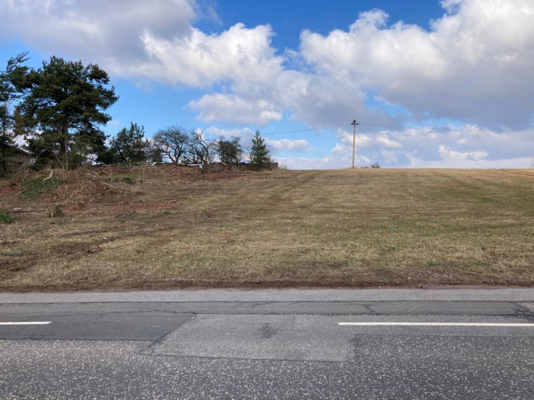 Trasa od místního pneuservisu ve směru na Štikov. 