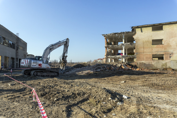 Bývalý armádní opravárenský podnik v Olomouci likviduje těžká technika
