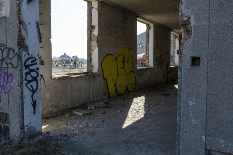 Bývalý armádní opravárenský podnik v Olomouci likviduje těžká technika