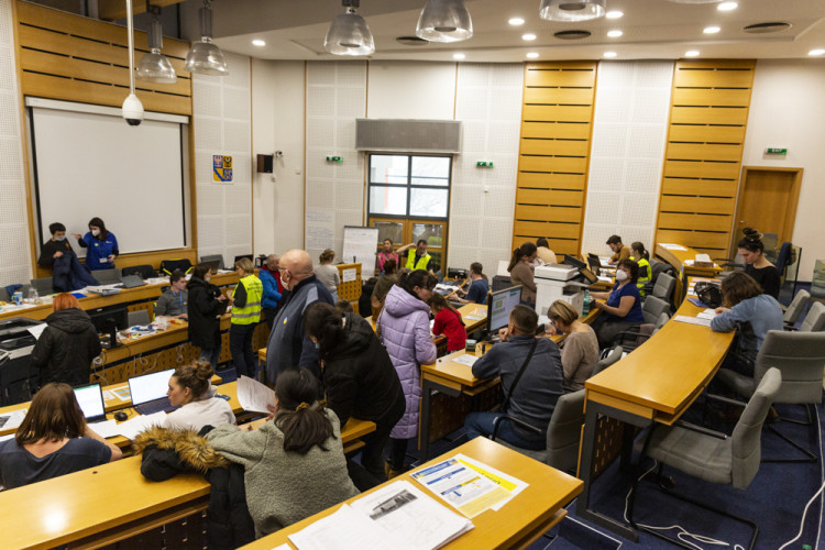 Krajské asistenční centrum odbavilo stovky uprchlíků z Ukrajiny. Nově bude sídlit v Hanáckých kasárnách