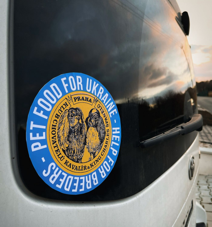 FOTOGALERIE: Transport krmení pro psy na Ukrajinu