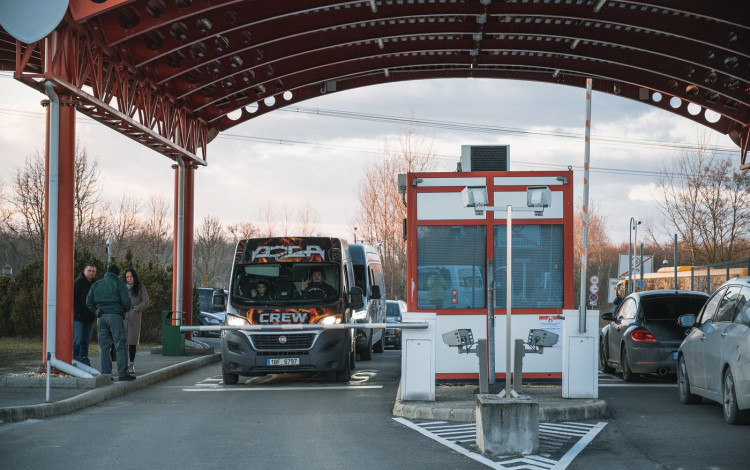 FOTOGALERIE: Transport krmení pro psy na Ukrajinu