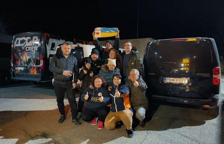 FOTOGALERIE: Transport krmení pro psy na Ukrajinu