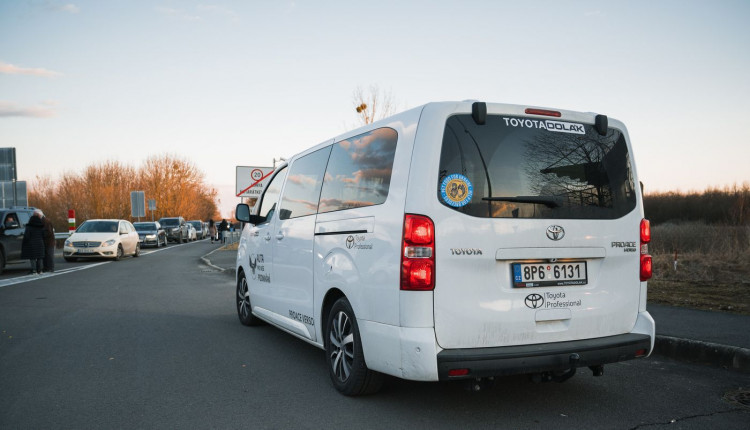 FOTOGALERIE: Transport krmení pro psy na Ukrajinu