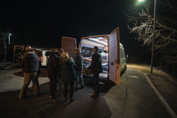 FOTOGALERIE: Transport krmení pro psy na Ukrajinu