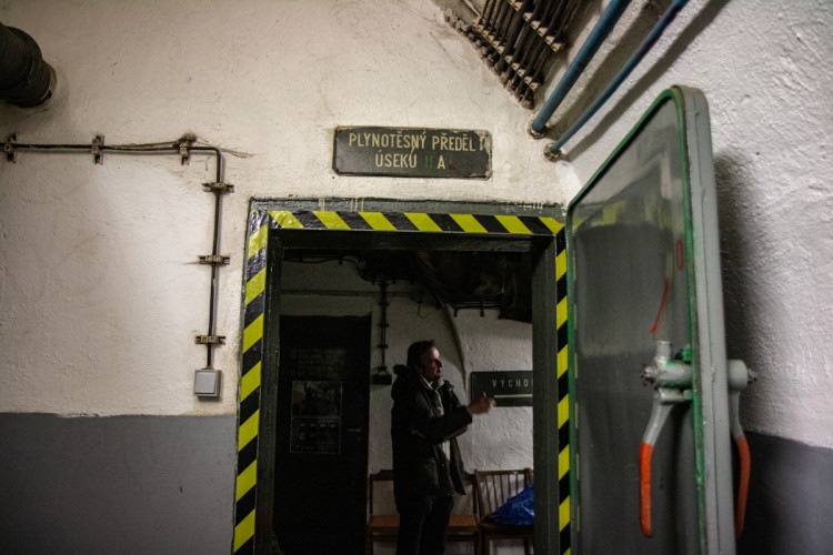 Podívejte se do největšího protiatomového krytu v Praze