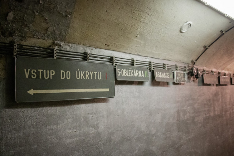 Podívejte se do největšího protiatomového krytu v Praze