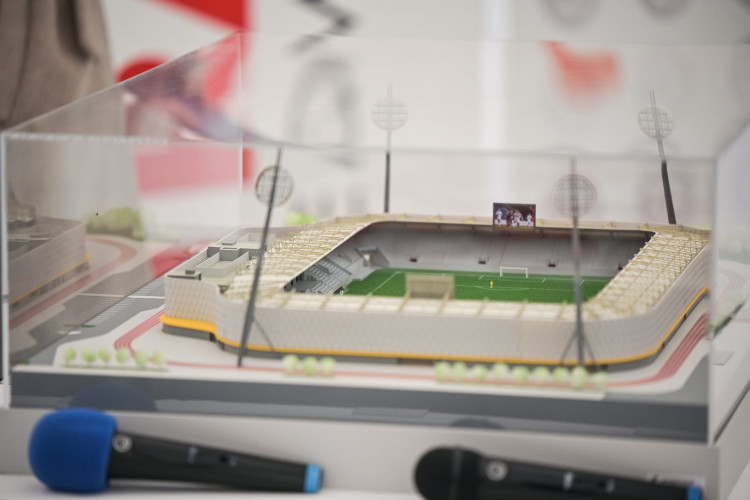 GALERIE: Stavba nového fotbalového stadionu v Hradci Králové