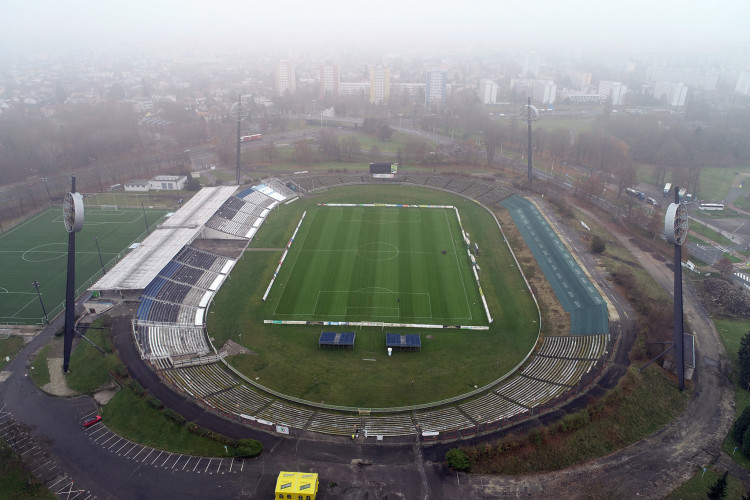 GALERIE: Stavba nového fotbalového stadionu v Hradci Králové